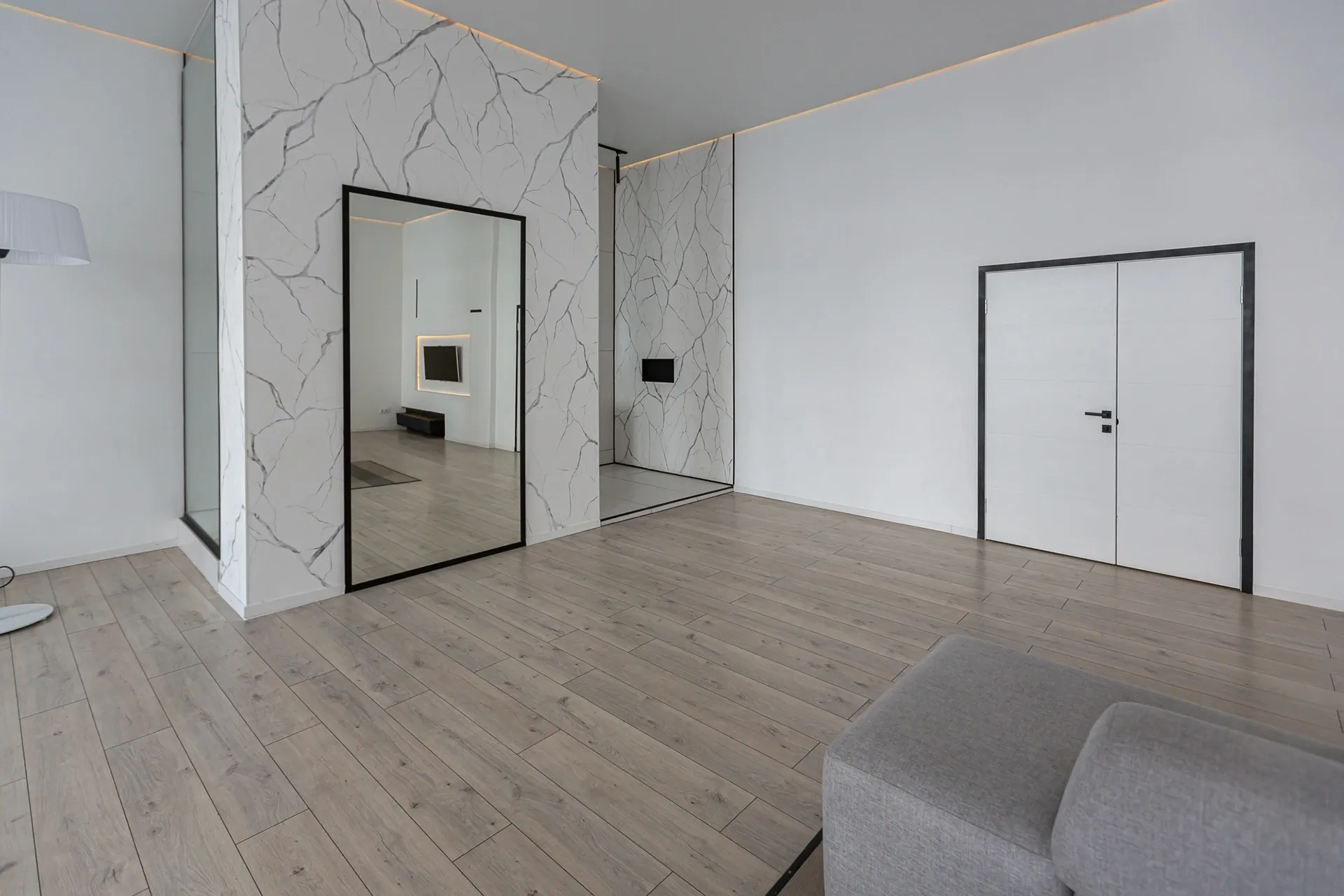 Heavy Mirror, Artwork & Large Décor Hanging